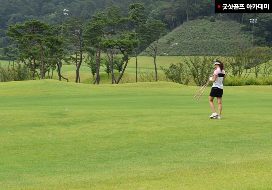 그린 주변 어프로치 장면