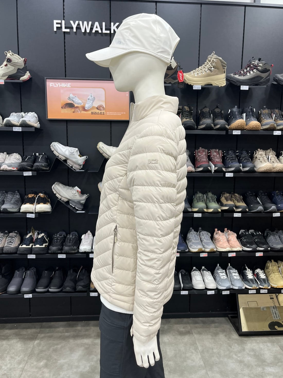 경량 패딩 등산 의류 — 정상에서 꺼내 입는 보온 선물