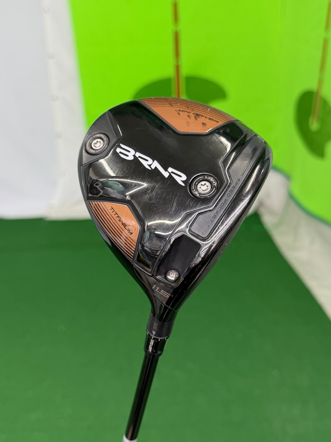 테일러메이드 BRNR 미니 드라이버 헤드 — 작은 체적과 짧은 샤프트