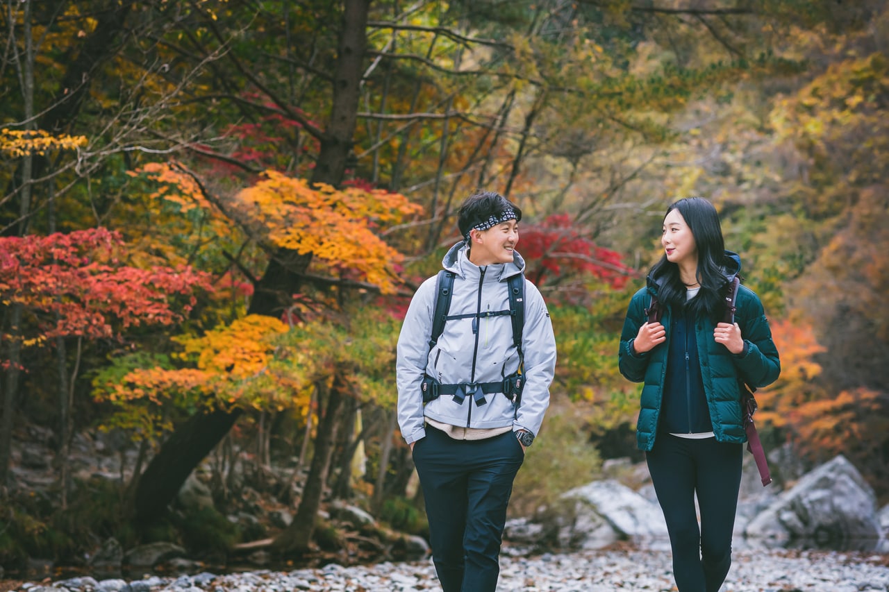 커플 등산 장비 맞추기 — 함께 산행하는 두 사람의 용품 세팅