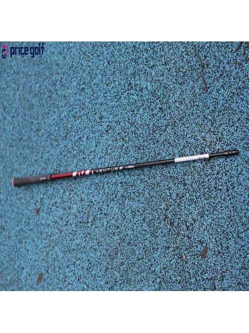 드라이버 샤프트에 Regular, Stiff 플렉스 각인이 보이는 제품 컷